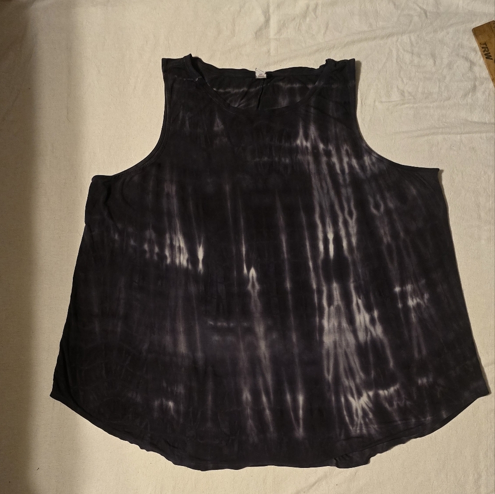 Old Navy Black and White Muscle Tee